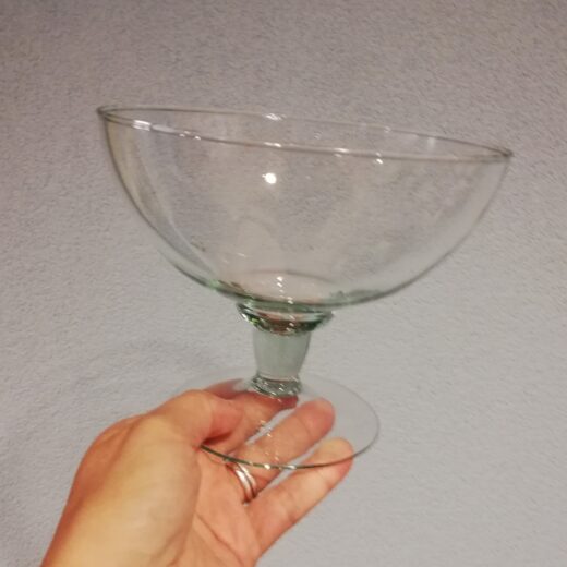 Glazen schaaltje op voet