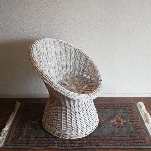 Witte vintage rotan fauteuil