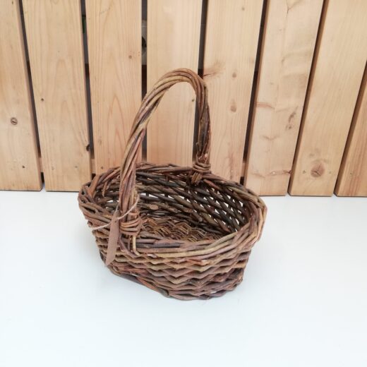 Stevig oud mandje met hengsel