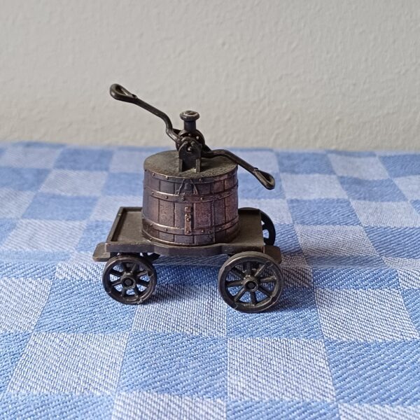 Waterpomp op wielen - decoratieve puntenslijper