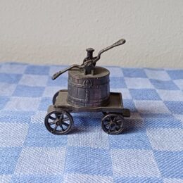 Waterpomp op wielen - decoratieve puntenslijper