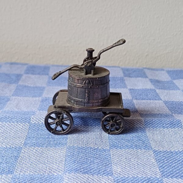 Waterpomp op wielen - decoratieve puntenslijper
