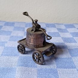 Waterpomp op wielen – decoratieve puntenslijper