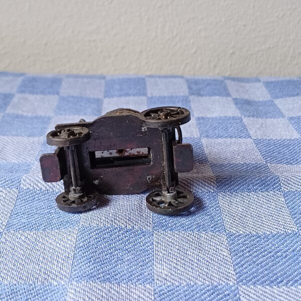 Waterpomp op wielen - decoratieve puntenslijper