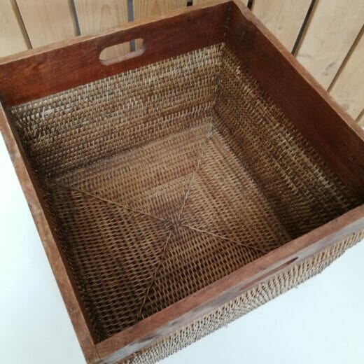 Rotan opbergbak met houten rand