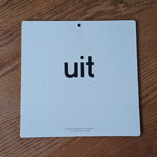 Uit - Vintage wandplaat Veilig leren lezen