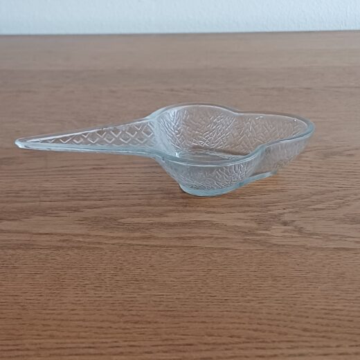 4 ijsschaaltjes in de vorm van een ijshoorntje