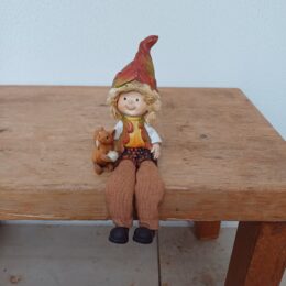 Herfstbeeldje kind met eekhoorn
