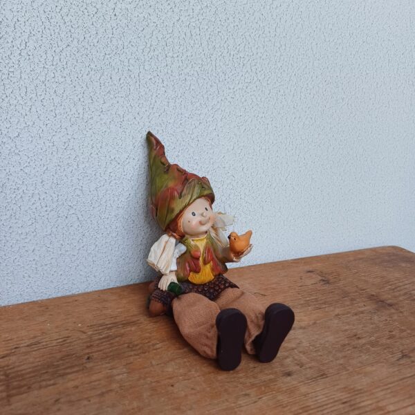 Herfstbeeldje kind met eikeltjes