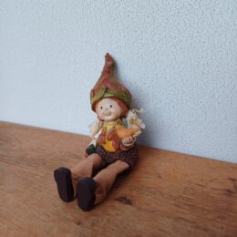Herfstbeeldje kind met eikeltjes