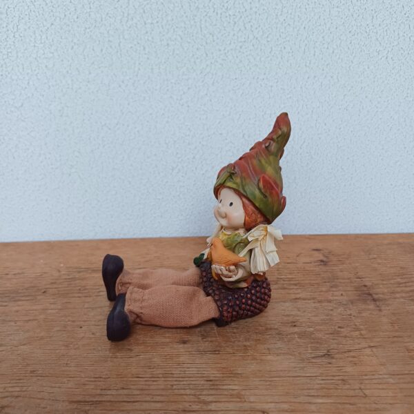 Herfstbeeldje kind met eikeltjes