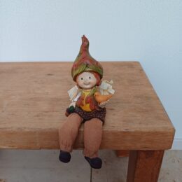 Herfstbeeldje kind met eikeltjes