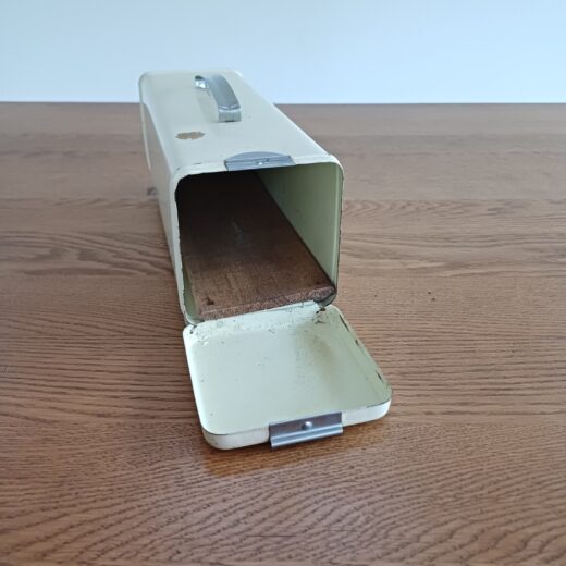 Brabantia ontbijtkoek blik met snijplankje