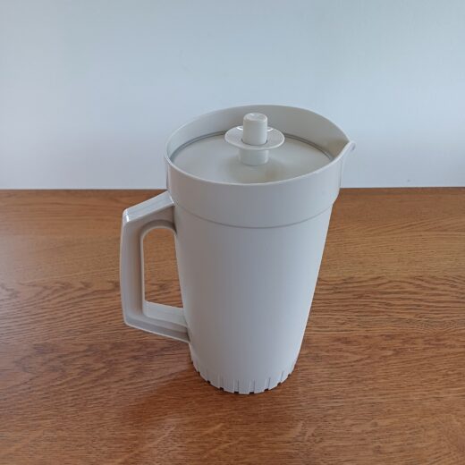 Witte Tupperware kan