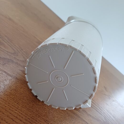 Witte Tupperware kan
