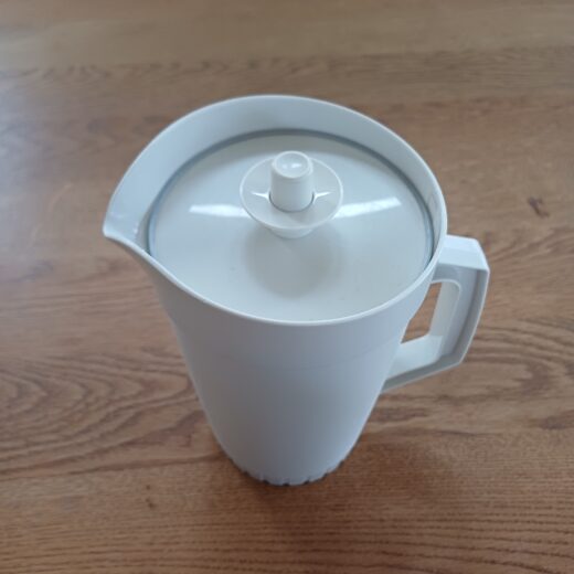 Witte Tupperware kan