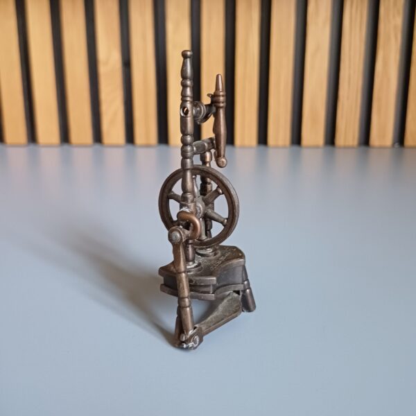 Spinnenwiel - decoratieve puntenslijper