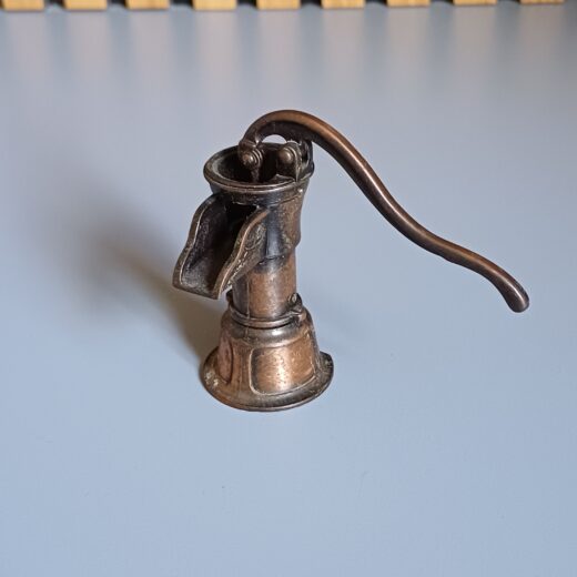 Waterpomp - vintage puntenslijper PlayMe