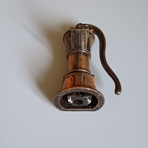 Waterpomp - vintage puntenslijper PlayMe
