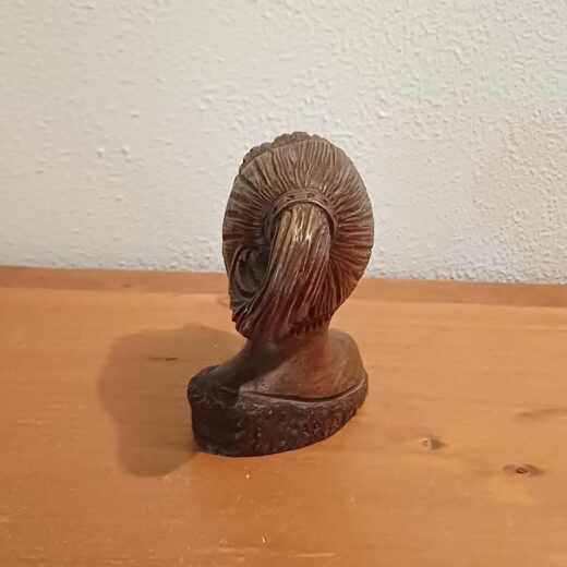 Beeldje jonge vrouw AP 230