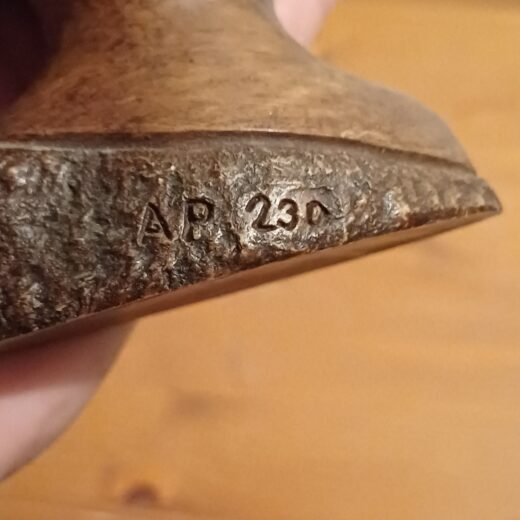Beeldje jonge vrouw AP 230