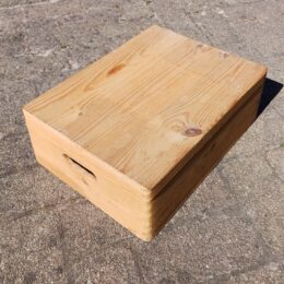 Houten opbergkist met deksel