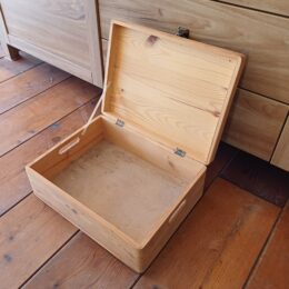 Houten opbergkist met deksel