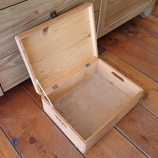 Houten opbergkist met deksel