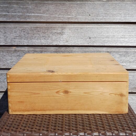 Houten opbergkist met deksel