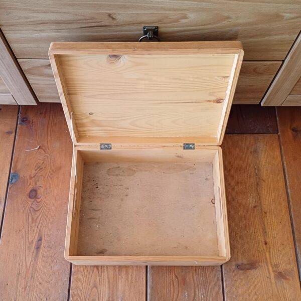 Houten opbergkist met deksel