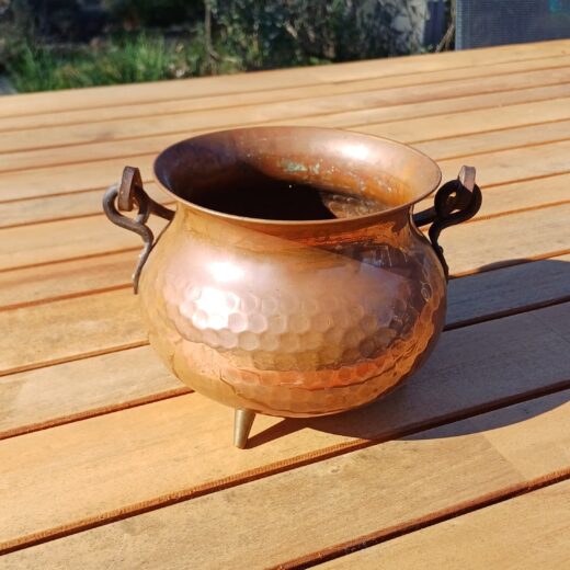 Roodkoperen hangbloempot met pootjes