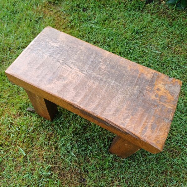 Stoere houten kruk