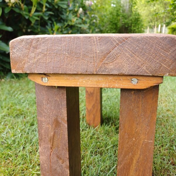 Stoere houten kruk