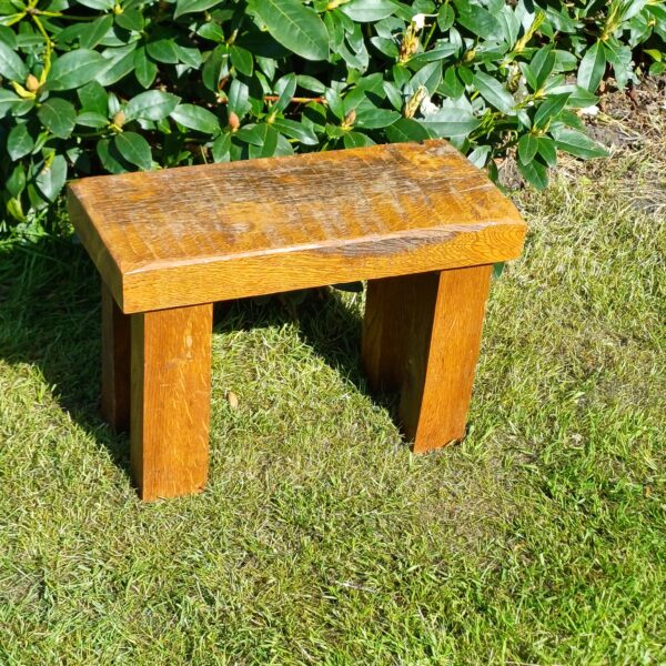 Stoere houten kruk