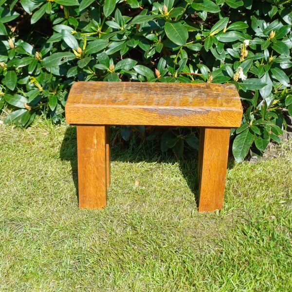 Stoere houten kruk