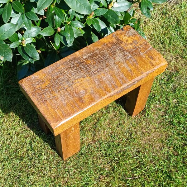 Stoere houten kruk
