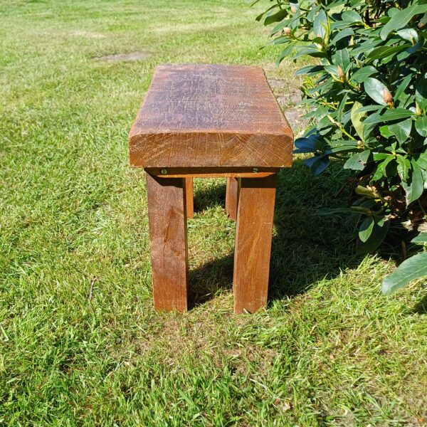 Stoere houten kruk