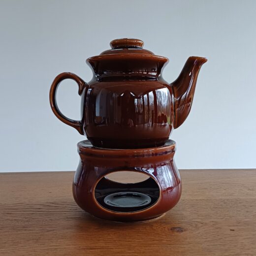 Vintage theepotje op rechaud
