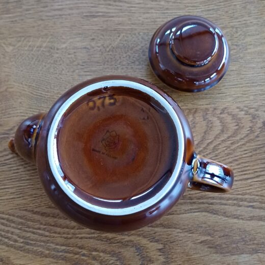 Vintage theepotje op rechaud