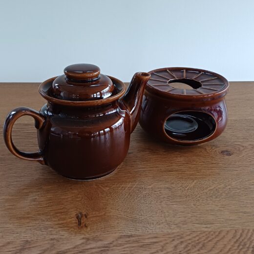 Vintage theepotje op rechaud