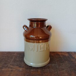 Vintage melkkan milk