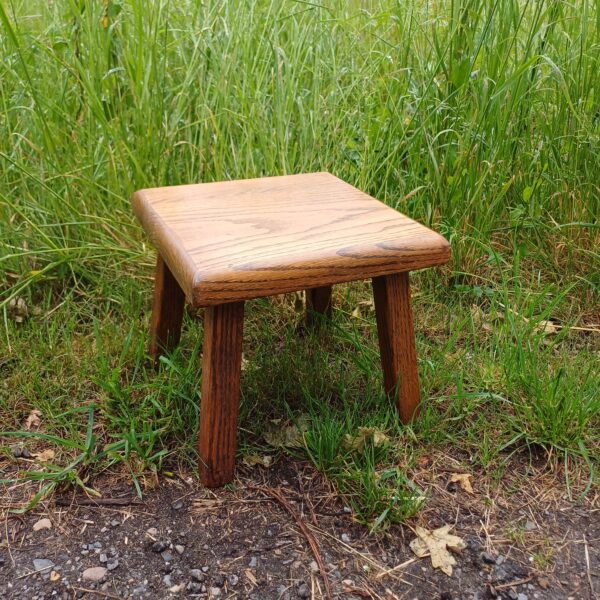 Vierkant eikenhouten krukje