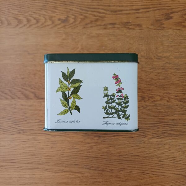Blik met kruidenplanten
