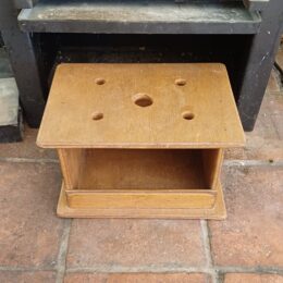 Houten voetenstoof