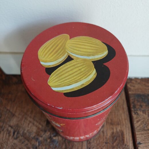 Van Doesburg cheese filled almond biscuits