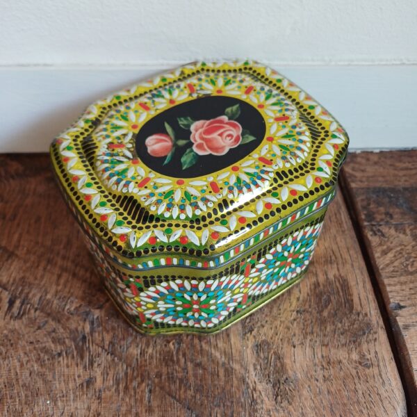 Kleurrijk vintage blik met roosjes