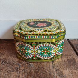 Kleurrijk vintage blik met roosjes