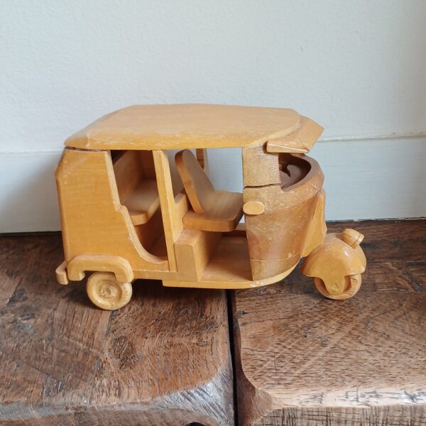 Houten riksja / tuktuk