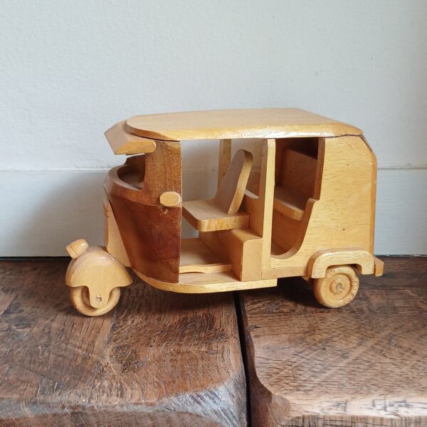 Houten riksja / tuktuk