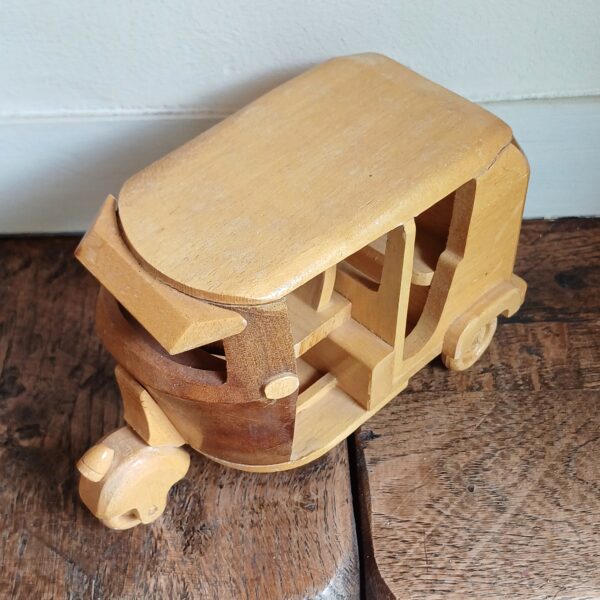 Houten riksja / tuktuk